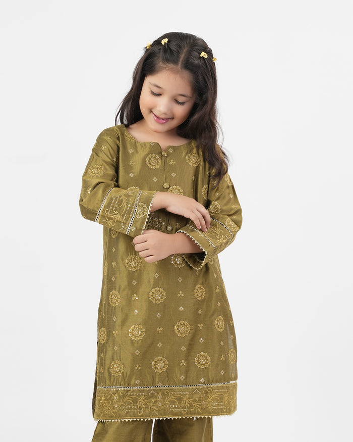 Girls Essentials Embroidered Dyed 2 Pc