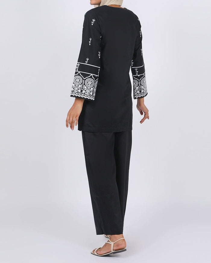 WomenÃƒÆ’Ã†â€™Ãƒâ€ Ã¢â‚¬â„¢ÃƒÆ’Ã¢â‚¬Å¡Ãƒâ€šÃ‚Â¢ÃƒÆ’Ã†â€™Ãƒâ€šÃ‚Â¢ÃƒÆ’Ã‚Â¢ÃƒÂ¢Ã¢â‚¬Å¡Ã‚Â¬Ãƒâ€¦Ã‚Â¡ÃƒÆ’Ã¢â‚¬Å¡Ãƒâ€šÃ‚Â¬ÃƒÆ’Ã†â€™Ãƒâ€šÃ‚Â¢ÃƒÆ’Ã‚Â¢ÃƒÂ¢Ã¢â‚¬Å¡Ã‚Â¬Ãƒâ€¦Ã‚Â¾ÃƒÆ’Ã¢â‚¬Å¡Ãƒâ€šÃ‚Â¢s Stitched 2-Piece Cotton Suit ÃƒÆ’Ã†â€™Ãƒâ€ Ã¢â‚¬â„¢ÃƒÆ’Ã¢â‚¬Å¡Ãƒâ€šÃ‚Â¢ÃƒÆ’Ã†â€™Ãƒâ€šÃ‚Â¢ÃƒÆ’Ã‚Â¢ÃƒÂ¢Ã¢â‚¬Å¡Ã‚Â¬Ãƒâ€¦Ã‚Â¡ÃƒÆ’Ã¢â‚¬Å¡Ãƒâ€šÃ‚Â¬ÃƒÆ’Ã†â€™Ãƒâ€šÃ‚Â¢ÃƒÆ’Ã‚Â¢ÃƒÂ¢Ã¢â€šÂ¬Ã…Â¡Ãƒâ€šÃ‚Â¬ÃƒÆ’Ã¢â‚¬Â¦ÃƒÂ¢Ã¢â€šÂ¬Ã…â€œ Black & White, Women Shalwar Suits, Eminent, Chase Value
